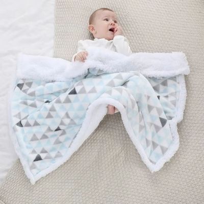 couette-bebe-motif-triangle-confortable