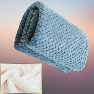 couverture-bebe-bleue-doublure-blanche