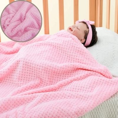 couverture-bebe-rose-bébé-souriante-endormie