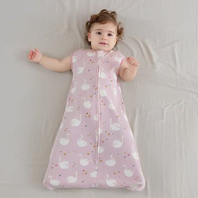 gigoteuse cygones rose enveloppe bébé fille couché les bras libres