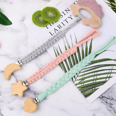 Attache-tétine-etoile-lune-coeur-bois gris rose vert