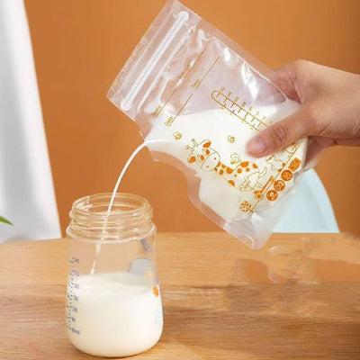 Sachets conservation lait maternel motif girafe verser lait  dans biberon 