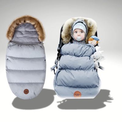 Chancelière-grise-fourrure-bébé-sucette