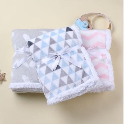 couette-bebe-motif-gris-triangle-rose