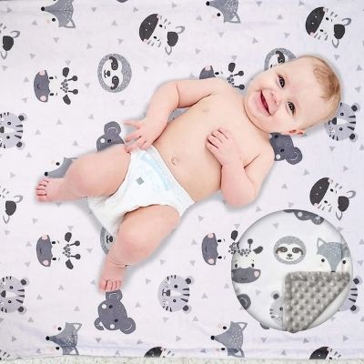 couverture-bebe-polaire-nestconfort-motif-animaux-gris-bébé-sourire