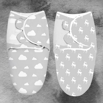 Couverture-emmaillotage-gris-motif-cerf-nuages-attaches-velcro