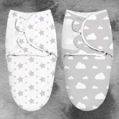 couverture-emmaillotage-blanc-étoiles-grises-gris-nuages