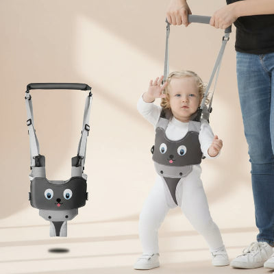 harnais-pour-bebe-gris-bretelles-grises-fillette-habillée-en-blanc