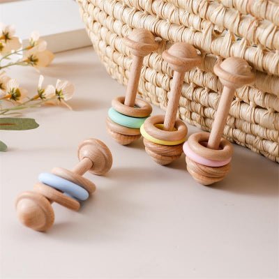 Hochet bebe en anneaux en bois et silicone bleu