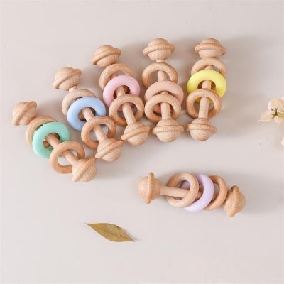 Hochet bebe en anneaux en bois et silicone rose