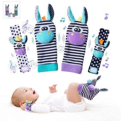 hochet bébé motif Purple donkey porté par bébé souriant