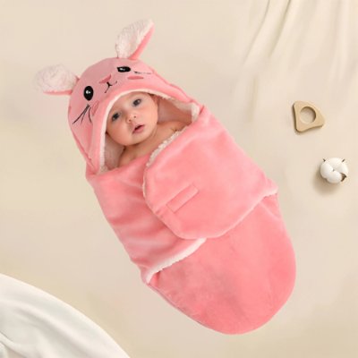 nid-dange-bebe-roselapin-enveloppant-bébé-capuche-tête-lapin-rose