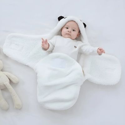 nid-dange-bebe-blanc-panda-bebe-peluche-blanc