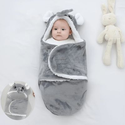nid-dange-bebe-gris-elephant-peluche-lapin-blanc