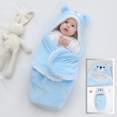 nid-dange-bebe-bleu-motif-ours-peluche-lapin-beige