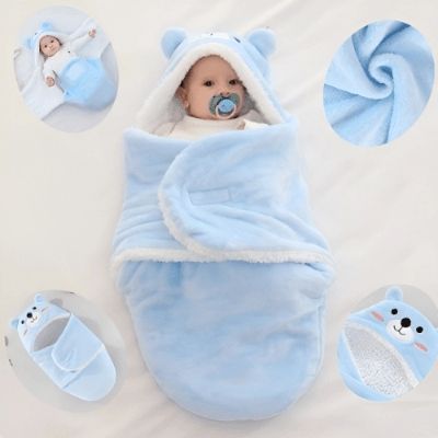 nid-dange-bebe-bleu-motif-ours-tissu-polaire-capuche-ours-bebe-sucette
