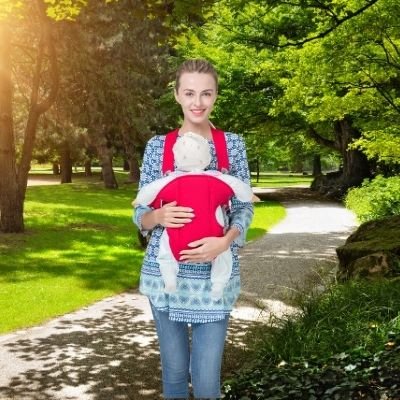 porte-bebe-rouge-praticité-maman-bébé-parc