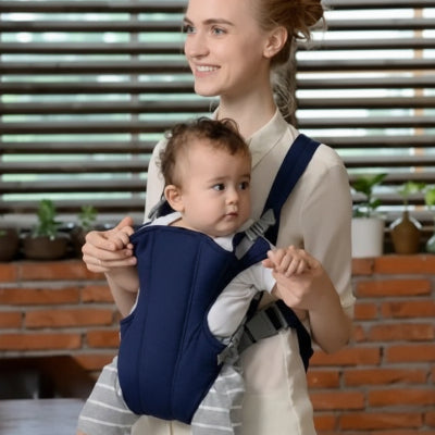 porte-bebe-bleu-ergonomique-femme-sourire-bébé