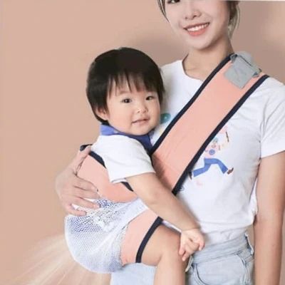porte-bebe-rose-cerise-confortable-bebe-sourire