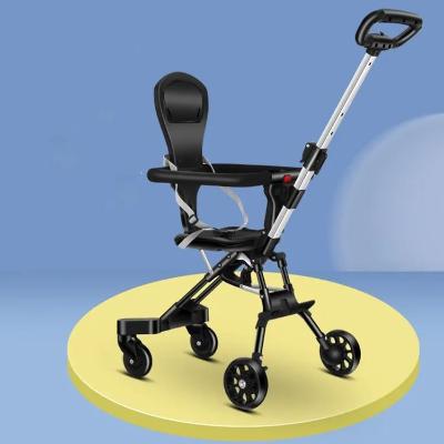 Poussette-pliable-noire-ouverte