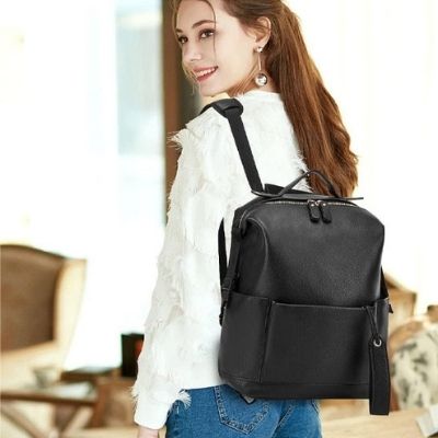 sac-a-langer-a-dos-noir-fille-souriante