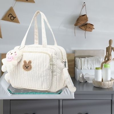 Sac-à-langer-blanc-peluche-ours-rose-couches