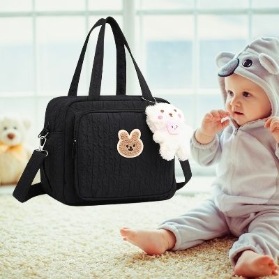 sac-a-langer-noir-bandouliere-peluche-ours-rose-bebe-capuche-elephant