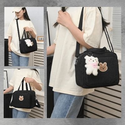 sac-à-langer-noir-bandoulière-portage-peluche-ours-rose