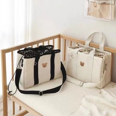 sac-a-langer-beige-noir-motif-ours-brun-table-a-langer-bois
